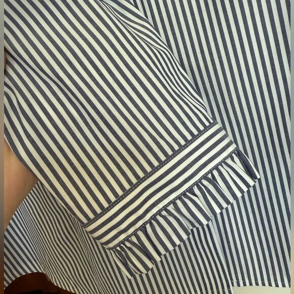 Chico’s Size 3 Striped Ruffled V-Neck Long Sleeve Hidden Button Blouse No Iron. - Picture 6 of 7